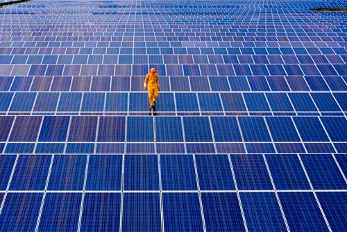 The Schneider Electric and Dynamic Energy Networks partnership helps organizations tackle large challenges including electrification infrastructure for EVs, long term upgrades and flexibility to include new technology as the market and technology evolves.