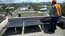 Setting up system in Caño Martín Peña area. Courtesy Proyecto Enlace