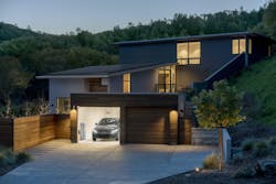 Mercedes-Benz Energy and Vivint Solar team up to bring automotive battery innovation to the U.S. residential solar market. (PRNewsfoto/Vivint Solar)