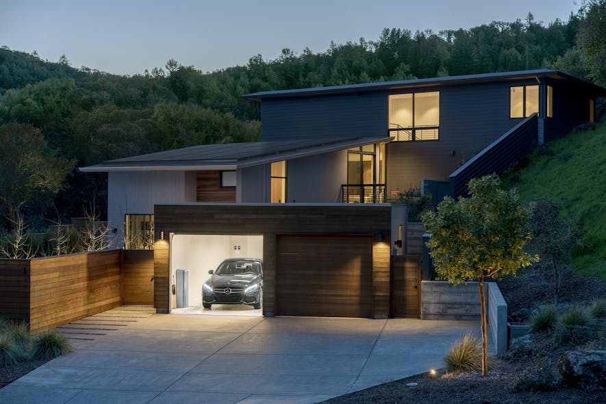 Mercedes-Benz Energy and Vivint Solar team up to bring automotive battery innovation to the U.S. residential solar market. (PRNewsfoto/Vivint Solar)