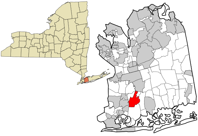 Rockville Centre within New York State (left) and within Nassau County (right)