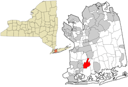 Rockville Centre within New York State (left) and within Nassau County (right)