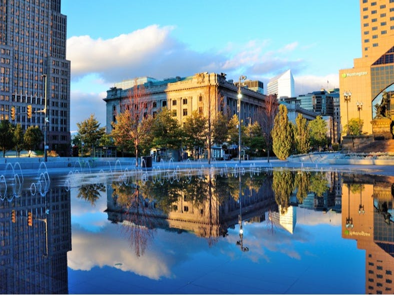 Howard M. Metzenbaum United States Courthouse reflecting in the pool on Public Square of Cleveland, Cuyahoga County, Ohio. By Nina Alizada/Shutterstock.com