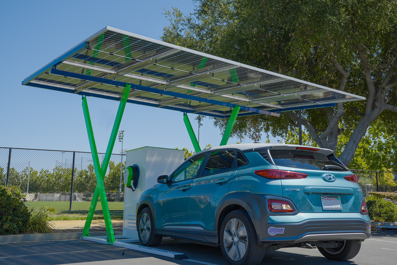 A Paired Power solar microgrid charging station. (Source: Paired Power)