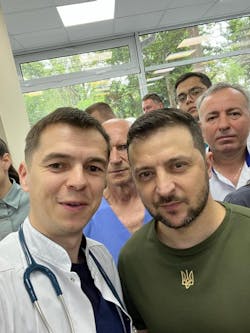 Ukraine President Volodymyr Zelensky with 'solar doctor' Dmytro Fedorenko, head of the intensive care unit at Mykolaiv Oblast Hospital in Mykolaiv. Image credit New Use Energy Ukraine President Volodymyr Zelensky with 'solar doctor' Dmytro Fedorenko, head of the intensive care unit at Mykolaiv Oblast Hospital in Mykolaiv. Image credit New Use Energy