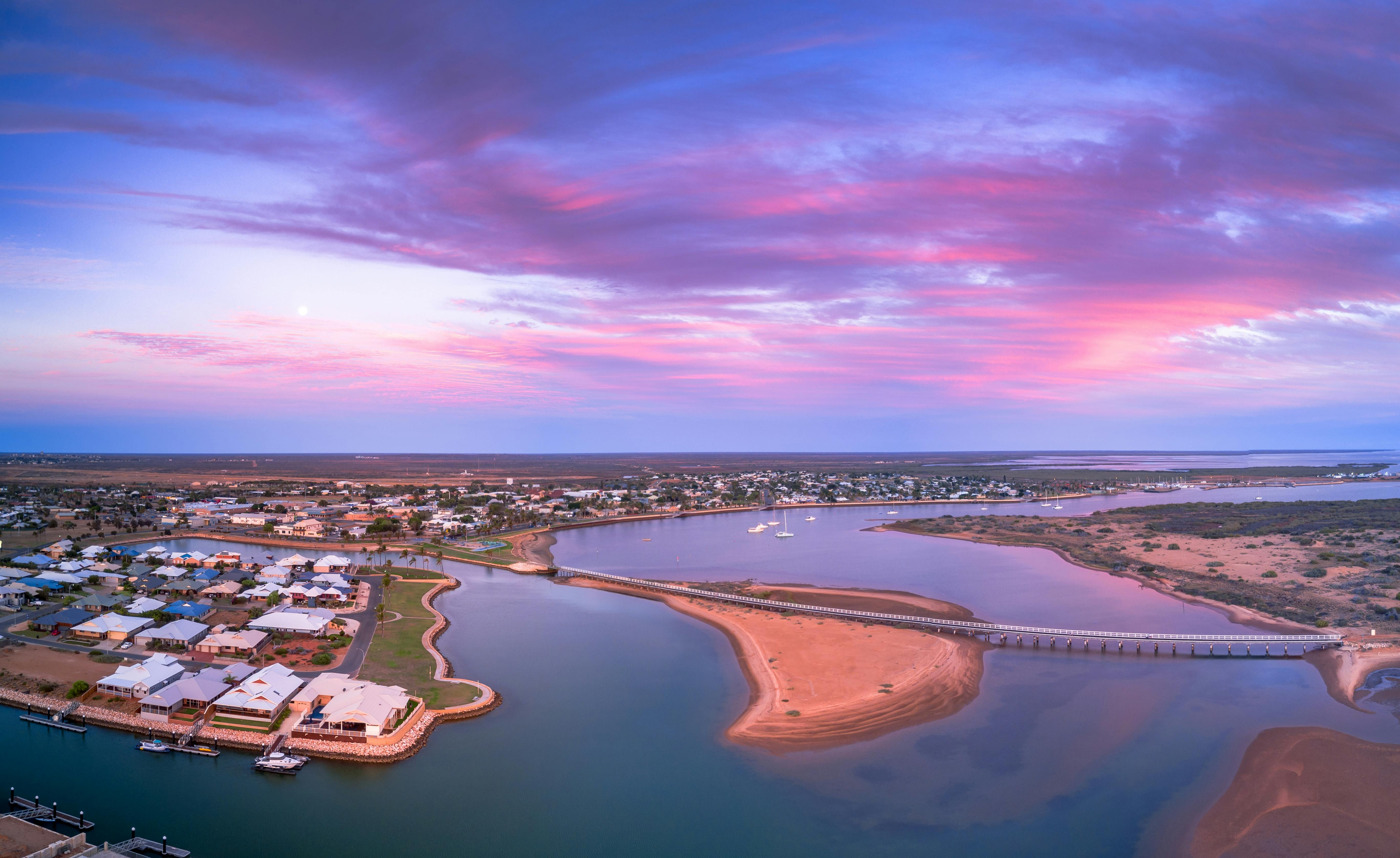 The town of Carnarvon in Western Australia, which will be home to an long duration energy storage microgrid test. (Source: Told by Peter / Shutterstock.com)
