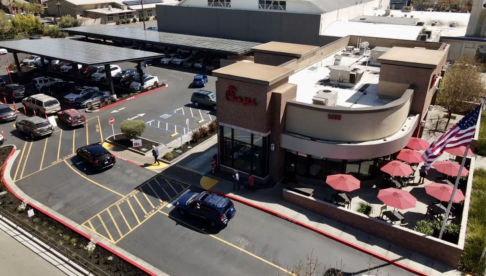 Solar canopies power a microgrid at a Chick-fil-A restaurant in California. (Source: SolMicroGrid)