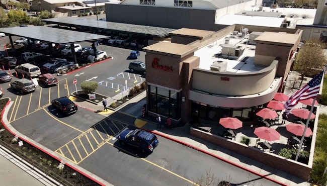 Solar canopies power a microgrid at a Chick-fil-A restaurant in California. (Source: SolMicroGrid)