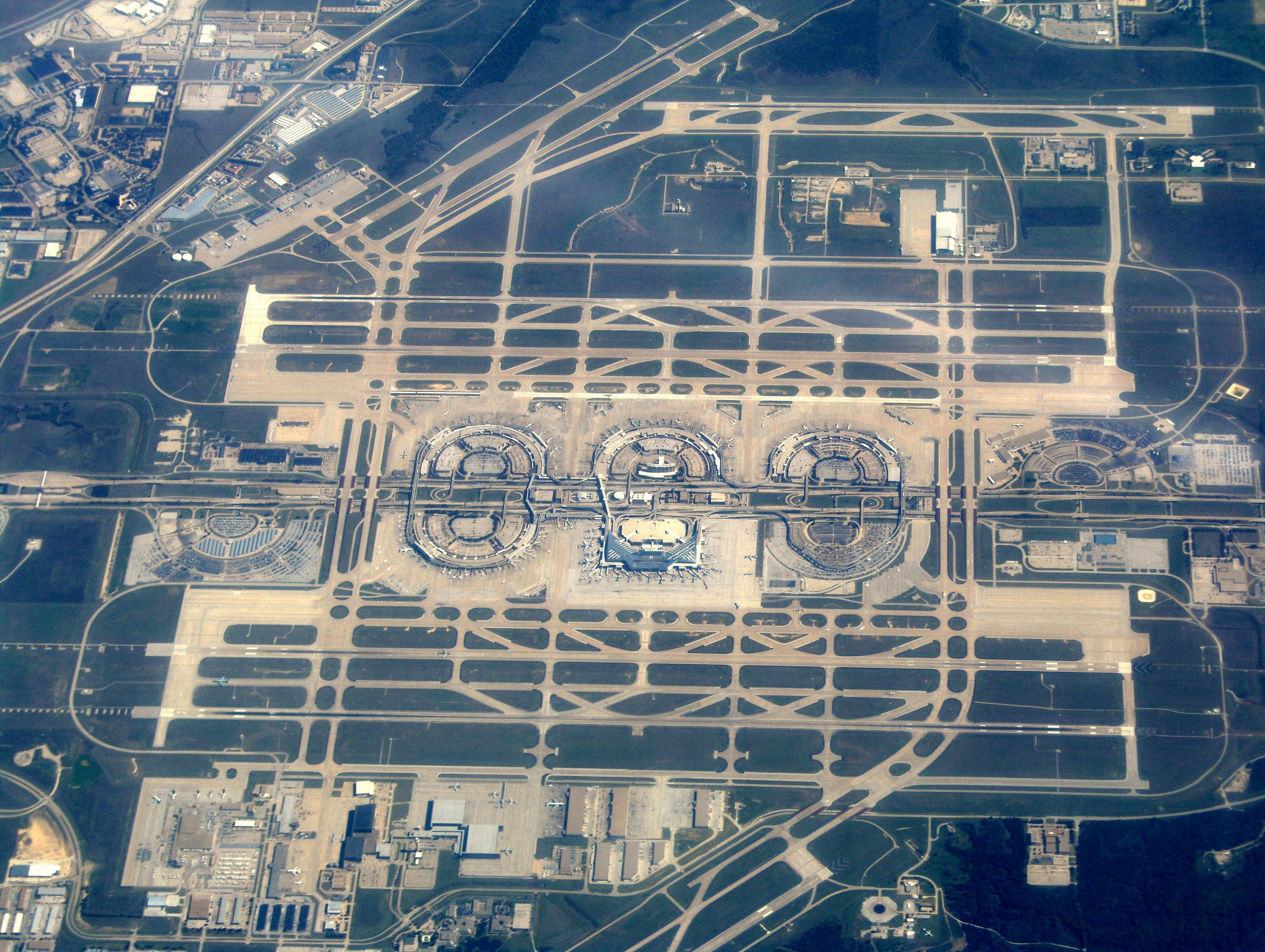 Overview of Dallas Forth Worth International Airport. Image credit Todd MacDonald /Flickr, courtesy Wikimedia Commons.