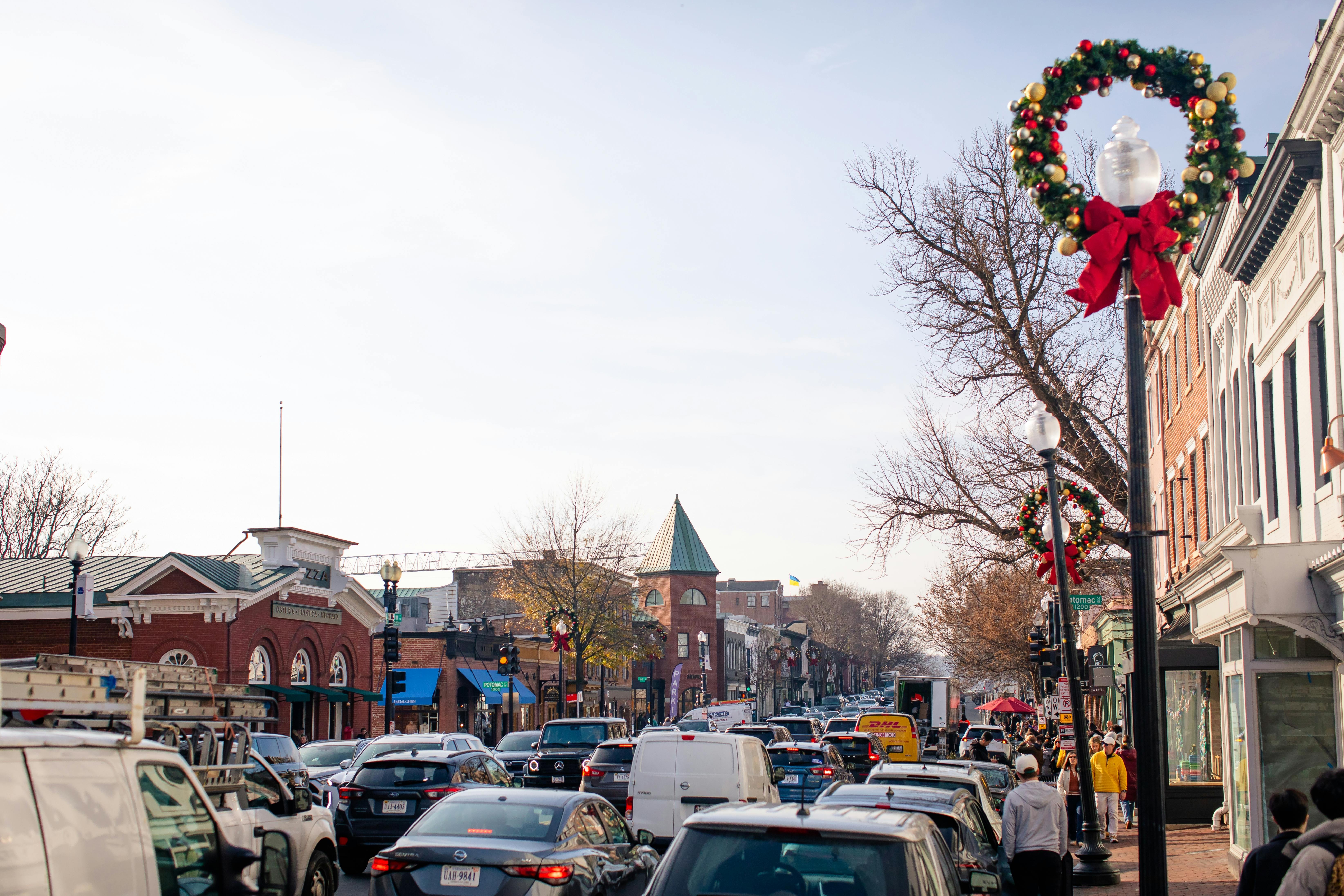 Washington DC neighborhood image credit bluestork/Shutterstock.com