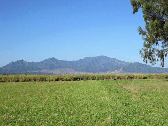 Wai'anae range. Image credit Joel Bradshaw - Own work, Public Domain/Wikimedia Commons