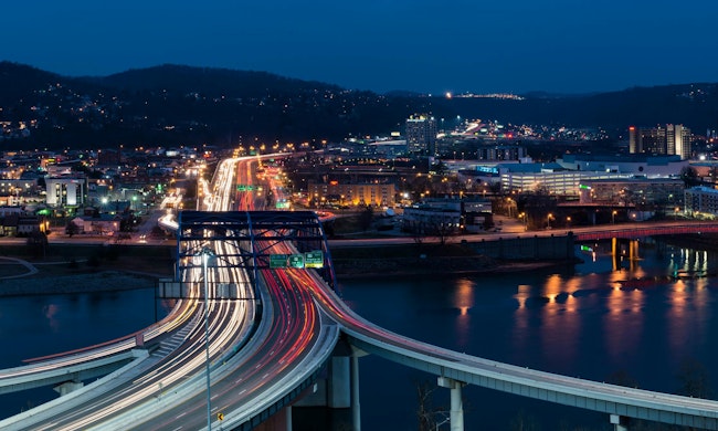 Traffic on Fort Hill Bridge into Charleston, West Virginia. Image credit ID 48953057 © Glenn Nagel | Dreamstime.com