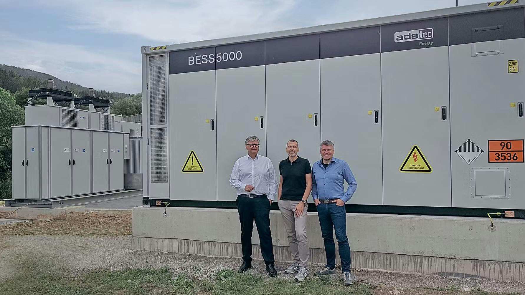From left to right: Michael Rudloff (COO ADS-TEC Energy), G&uuml;nther Staber (Managing Director Murauer Stadtwerke GmbH), Roland Klauss (CEO ADS-TEC Energy Austria) (Source: ADS-TEC Energy)