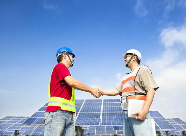solar_engineers_dreamstime
