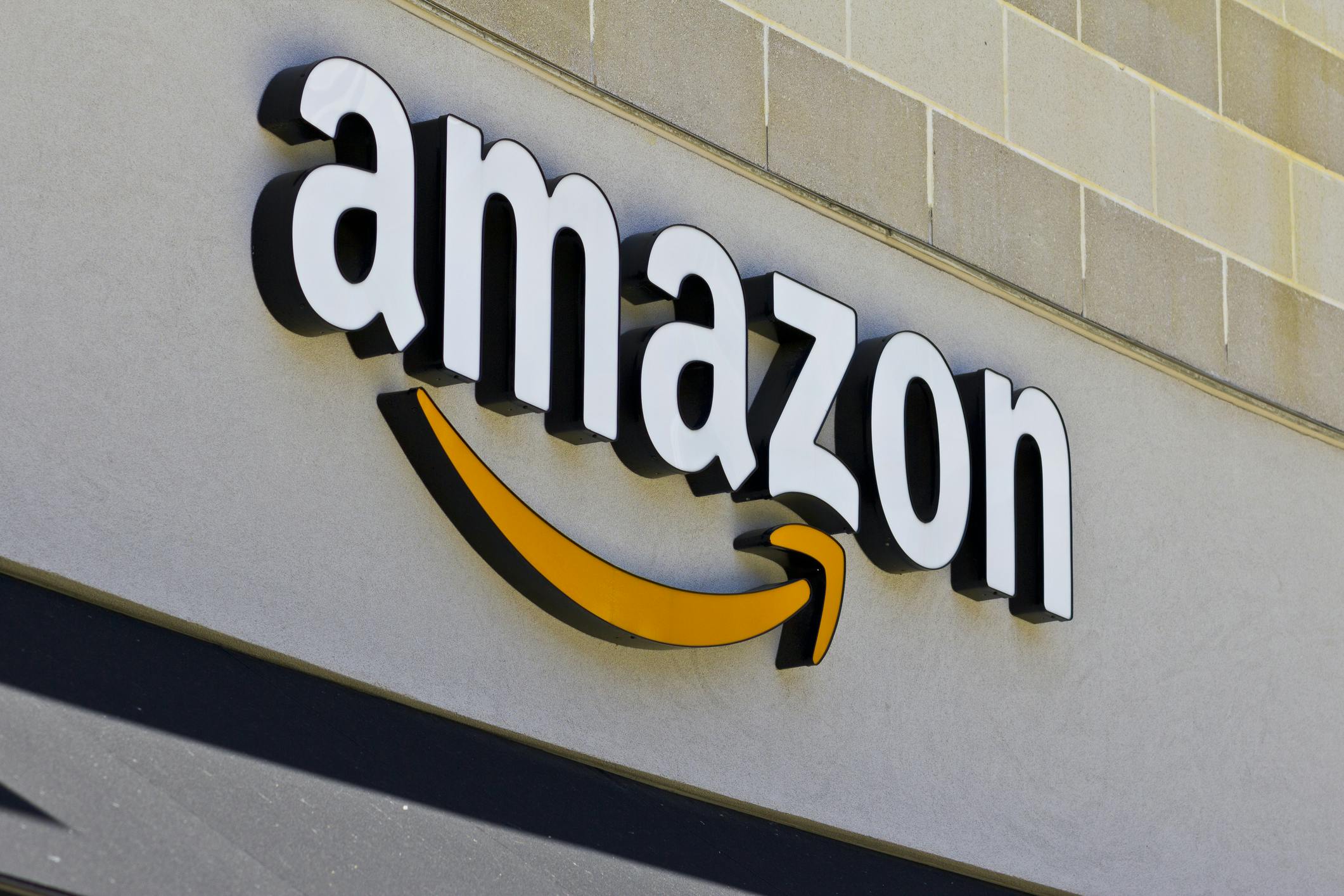 6aad4760892bb68d9e1ae6c5 Amazon Dreamstime
